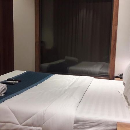 Shine Hospitality Palace Bombay Esterno foto