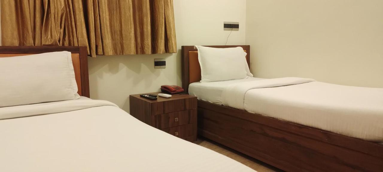 Shine Hospitality Palace Bombay Esterno foto