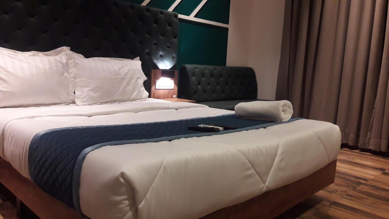 Shine Hospitality Palace Bombay Esterno foto